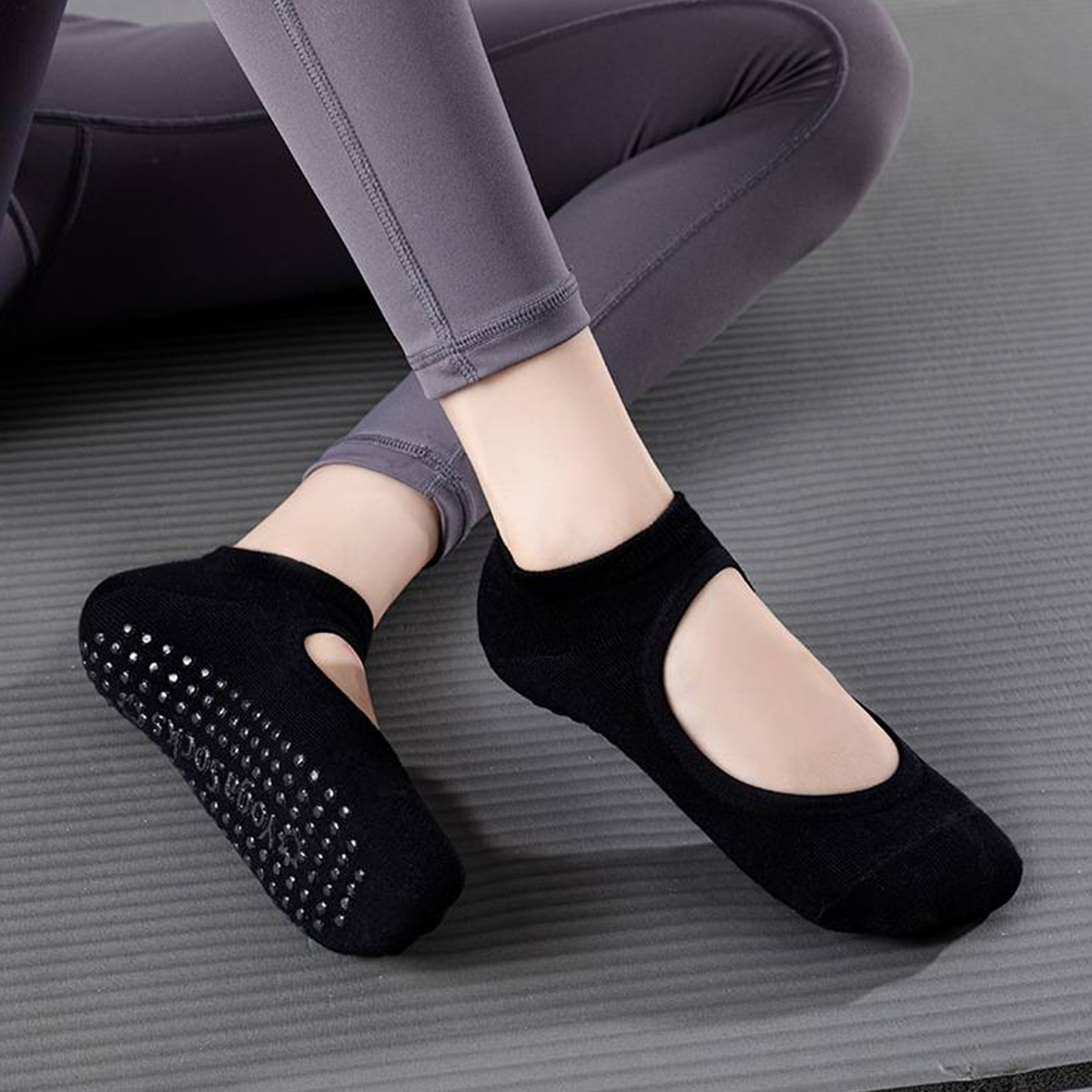 Non-Slip Yoga Socks for Women  - مراجعة Pilates With Yoga وسعره